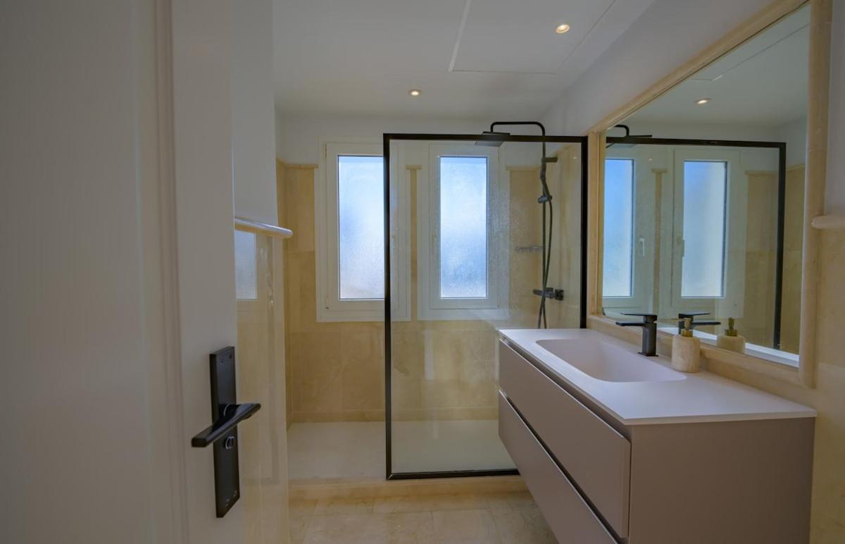 Luxurious 3-bedroom Penthouse In Monteros Marbella