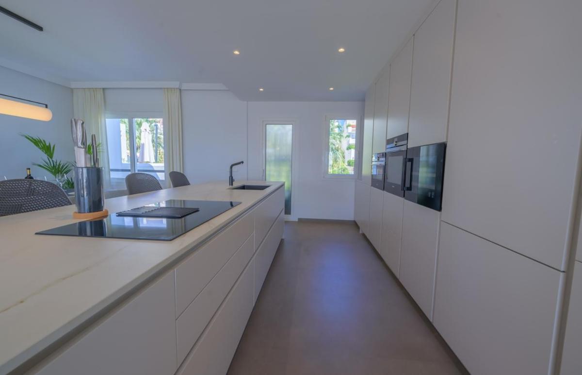 Luxurious 3-bedroom Penthouse In Monteros Apartment *