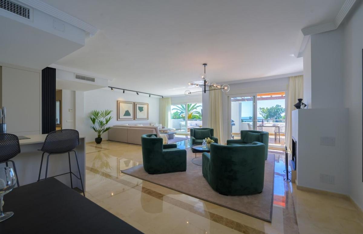 Apartment Luxurious 3-bedroom Penthouse In Monteros *