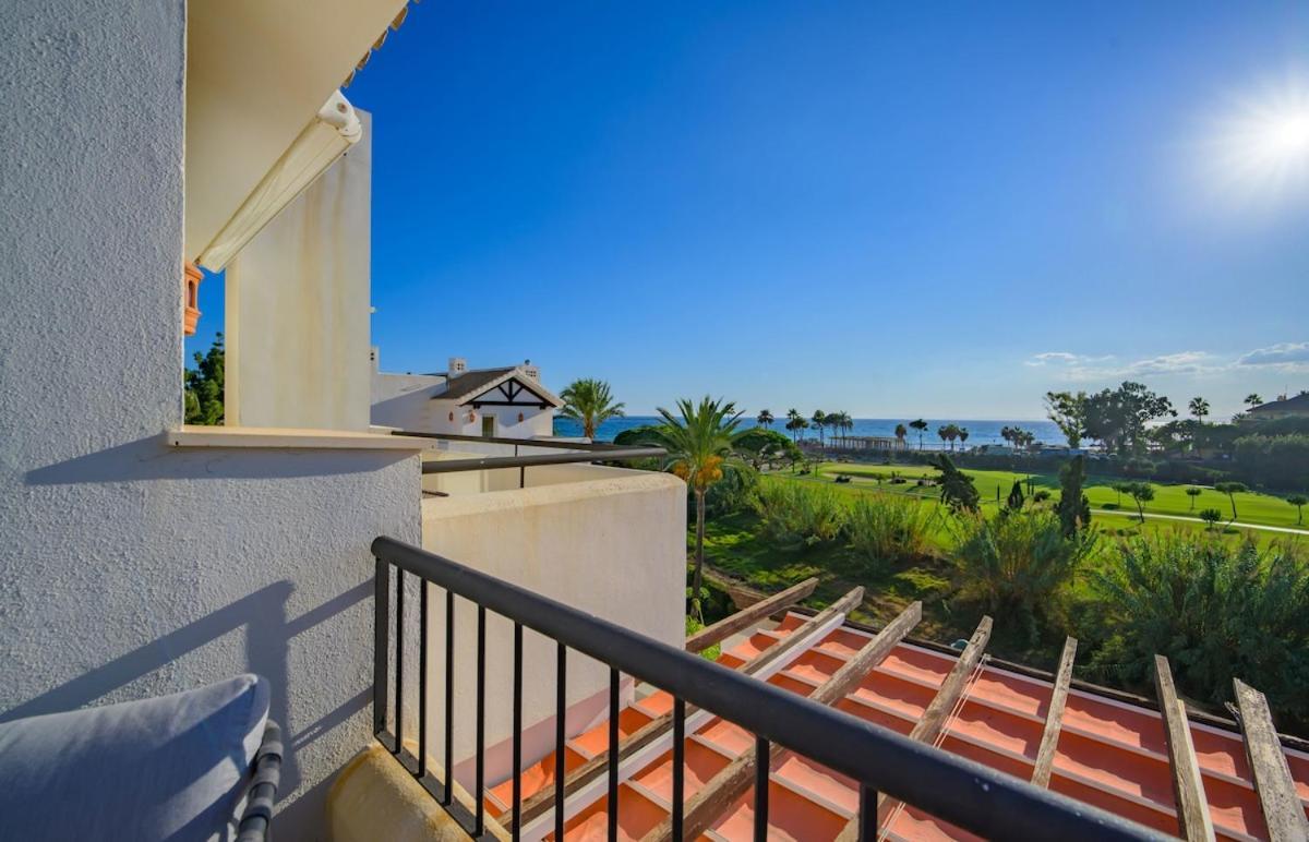 Apartment Luxurious 3-bedroom Penthouse In Monteros