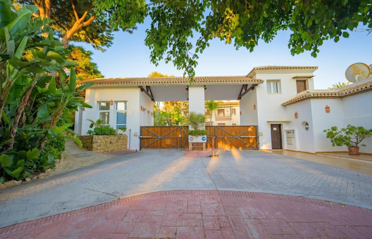 Luxurious 3-bedroom Penthouse In Monteros Apartment *