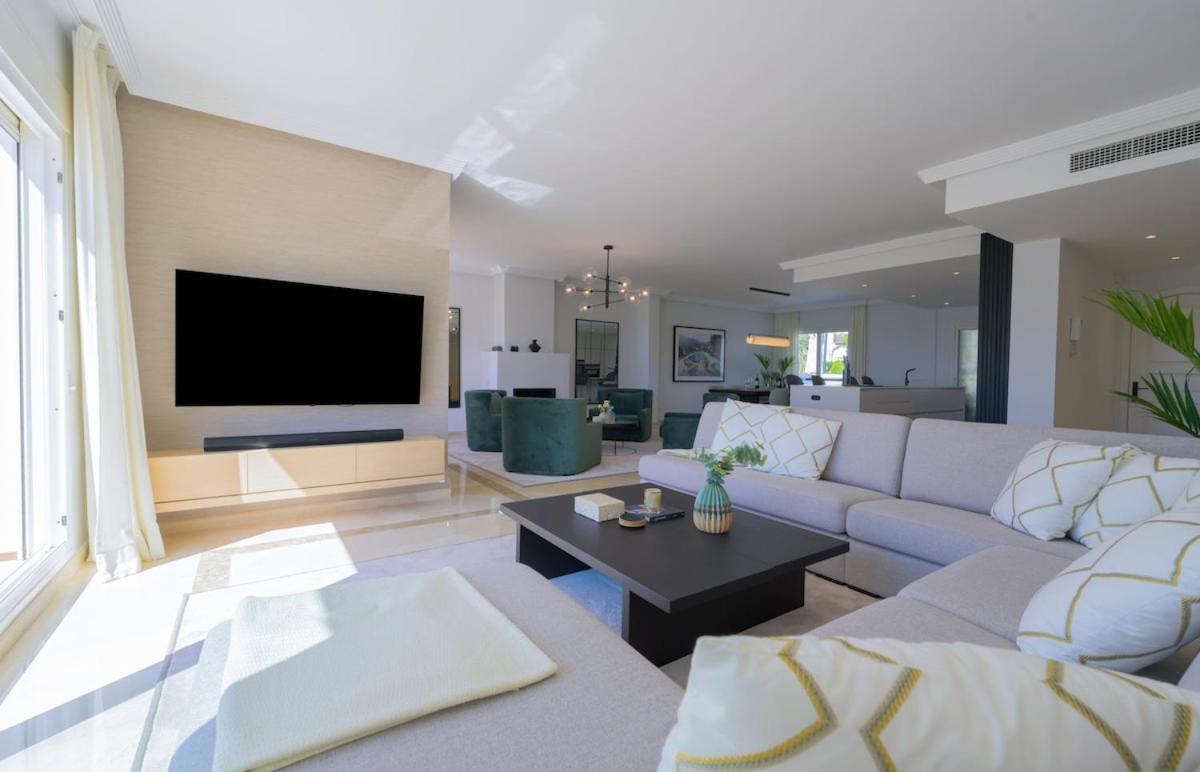Apartment Luxurious 3-bedroom Penthouse In Monteros *
