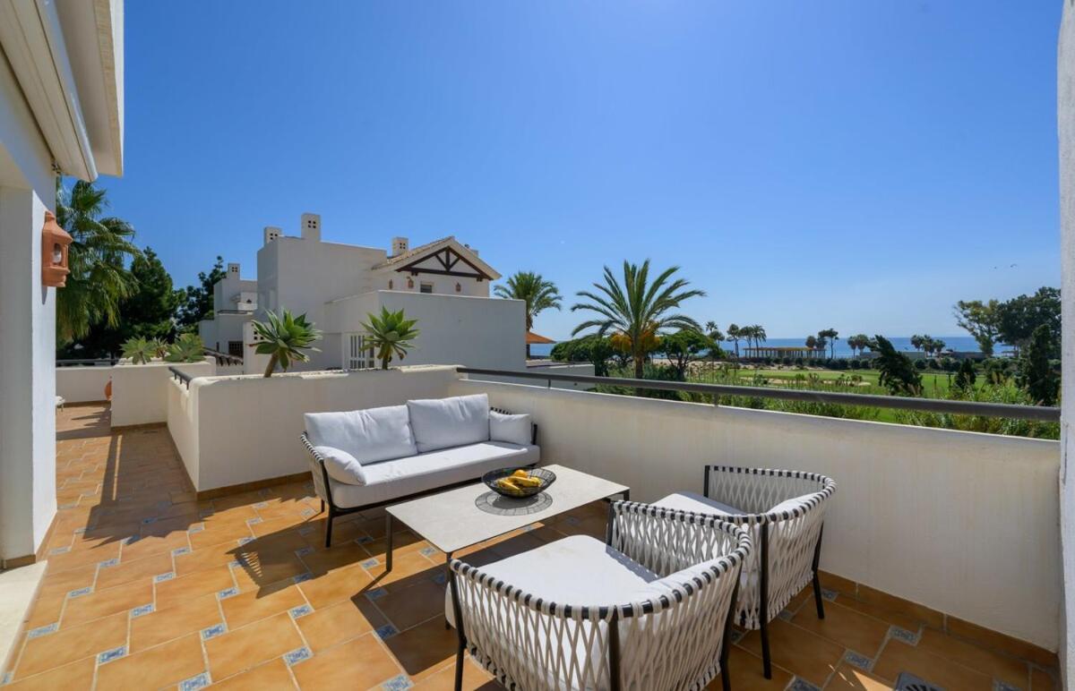 Apartment Luxurious 3-bedroom Penthouse In Monteros