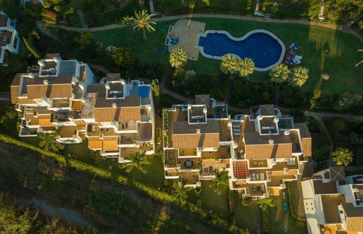 Apartment Luxurious 3-bedroom Penthouse In Monteros