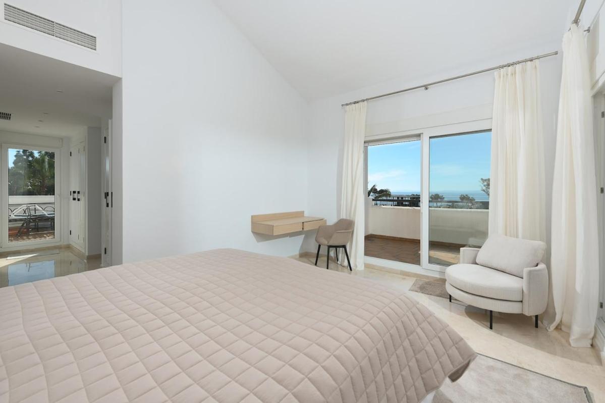 Apartment Luxurious 3-bedroom Penthouse In Monteros *