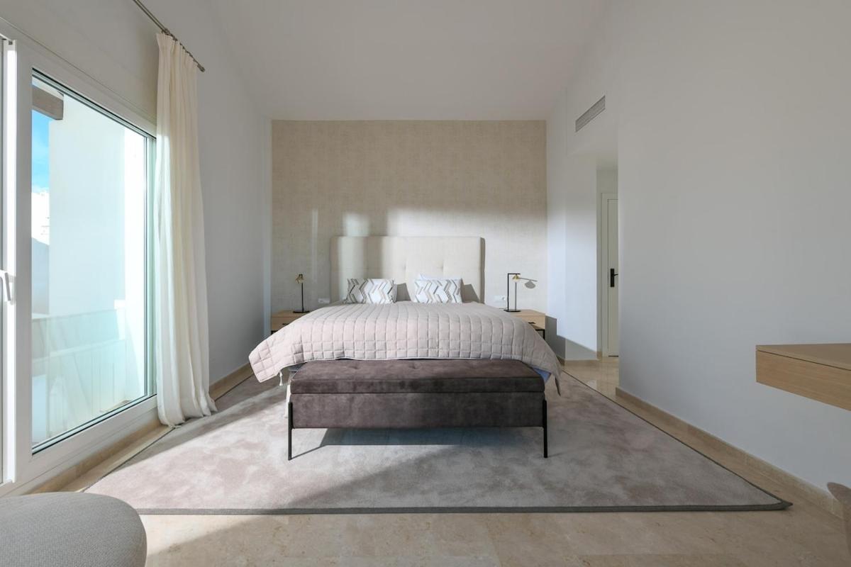 Apartment Luxurious 3-bedroom Penthouse In Monteros