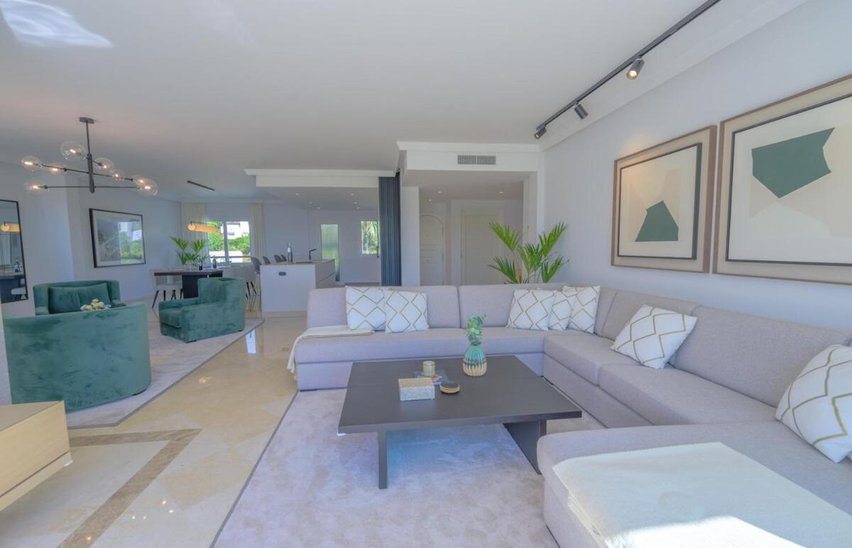 Apartment Luxurious 3-bedroom Penthouse In Monteros
