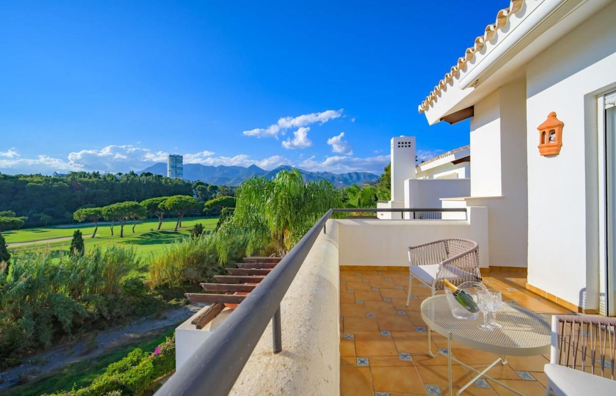 Apartment Luxurious 3-bedroom Penthouse In Monteros *