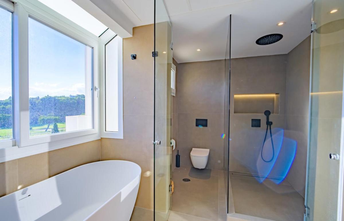 Luxurious 3-bedroom Penthouse In Monteros